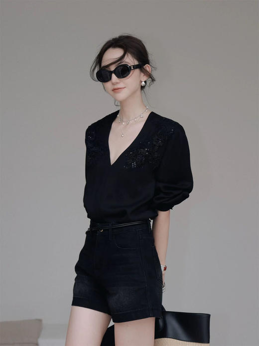 高奢秀场款！💥【苎麻质感重工钉珠衬衣】🌟软中带“糯”！法式老钱风轻松get~ 👏#V领上衣#老钱穿搭#重工刺绣#蕾丝上衣#知性穿搭#亚麻衬衫💪 商品图4