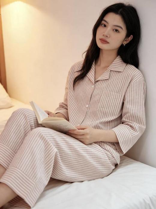 玛万生活100% 棉粉雾细川家居服｜松弛感宅家美学 软到骨子里的高级，一套承包四季温柔‼️优质全棉面料，上手柔滑得像一匹流淌的缎子，从手臂滑落都挂不住身~ 吊牌价 💰519 开团仅 💰99 商品图0