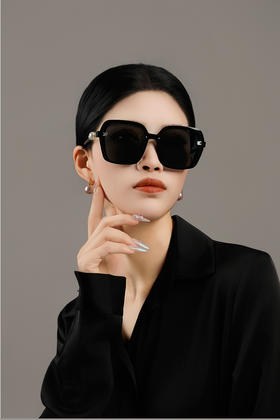 🔥私域首发❗正品保障❗限时特惠速抢❗【保罗墨镜系列】显脸小、遮颧骨，出行百搭素颜神器❗️ 某宝价💰2800+ 今天开团价💰69.9到手两个！ 