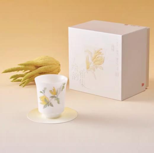 上新了故宫「绘韵雅集」手绘玉瓷茶杯 | 以稀世冰种玉瓷为胎，取故宫千年藏品为灵感，再由匠人一笔一划手绘而成 商品图3