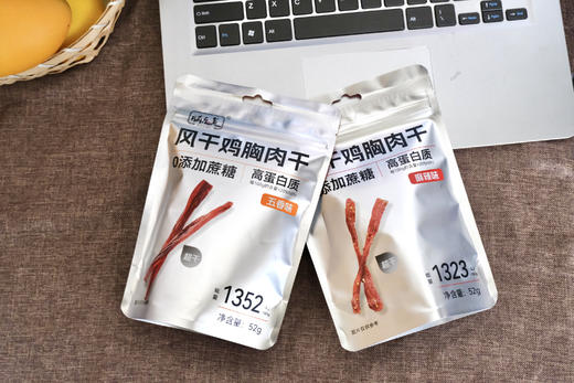 ❗️❗️❗️同款在售【脯乐美风干鸡胸肉干】风干度9成以上，根根都耐嚼，嘎嘎炫盒马14.9💰元/袋，团购限时29.9💰到手5袋，立省44.6¥ ✅新鲜鸡胸肉制作，非油炸自然风干制成 商品图1