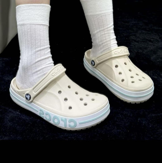 直发 【偏小一码】亏本处理， 卡骆*驰经典款休闲洞洞鞋 商品图3