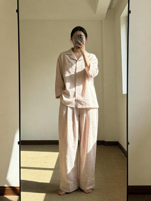 玛万生活100% 棉粉雾细川家居服｜松弛感宅家美学 软到骨子里的高级，一套承包四季温柔‼️优质全棉面料，上手柔滑得像一匹流淌的缎子，从手臂滑落都挂不住身~ 吊牌价 💰519 开团仅 💰99 商品图3