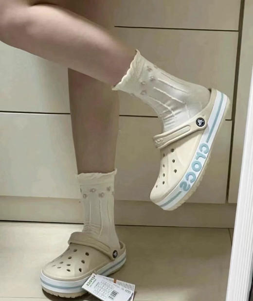 直发 【偏小一码】亏本处理， 卡骆*驰经典款休闲洞洞鞋 商品图4