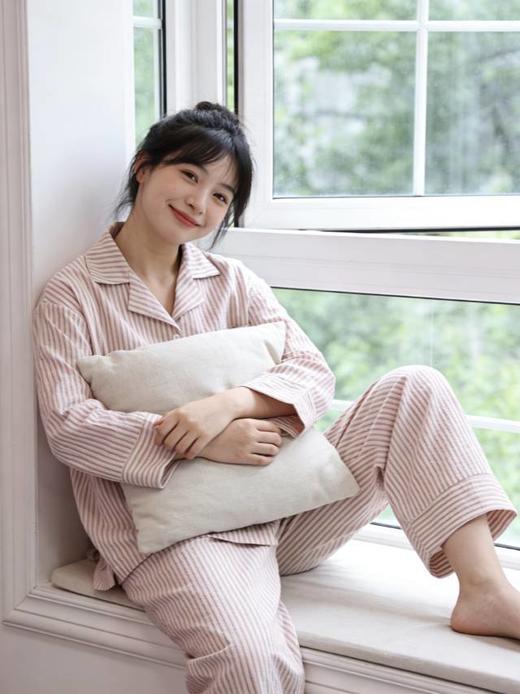 玛万生活100% 棉粉雾细川家居服｜松弛感宅家美学 软到骨子里的高级，一套承包四季温柔‼️优质全棉面料，上手柔滑得像一匹流淌的缎子，从手臂滑落都挂不住身~ 吊牌价 💰519 开团仅 💰99 商品图1