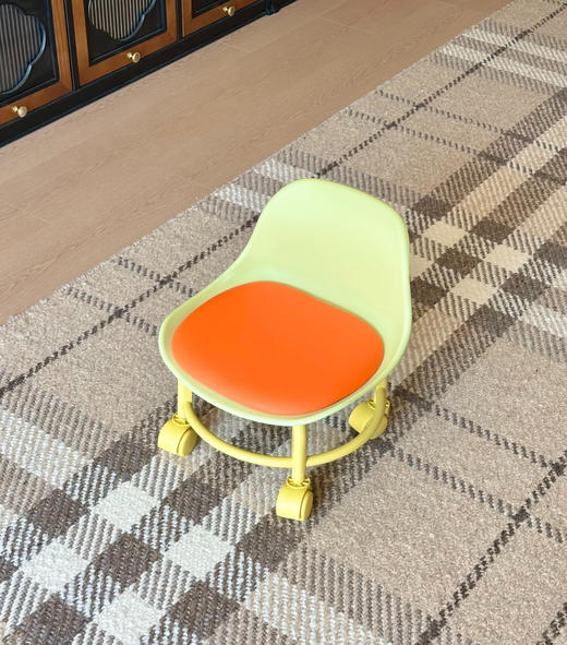 🎨 【多巴胺轮滑矮凳】｜29.9元抢！必入“移动小沙发”～ 💥29.9元“卷”出新高度！带轮小凳居然这么好坐？ 🛋️租房党狂喜！ 商品图4