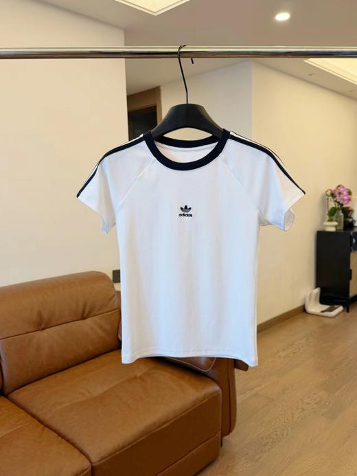 F040906夏季新款复古修身三道杠设计采用了撞色包边的圆领短款T恤 商品图5