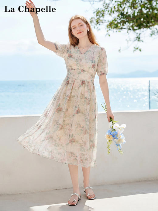 天猫同步【花屿晴风】拉夏贝尔/La Chapelle复古V领收腰印花连衣裙温柔风夏季新款海边度假a字裙 商品图4