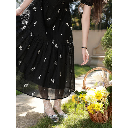 鹿向南「雾漫山野」黑色短袖连衣裙女夏新款修身时尚印花A字长裙 商品图3