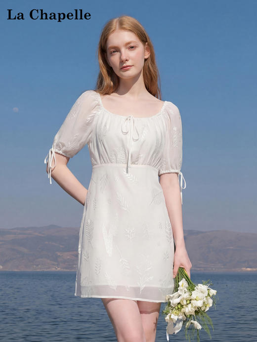 天猫同步【清野织夏】拉夏贝尔/La Chapelle复古绣花方领两穿系带连衣裙夏季高腰显瘦a字中长裙 商品图0