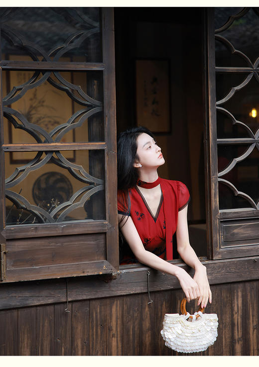 【多件多折】逸红颜明月优选「楚曦」🌹【Élan Rouge 红玫漫舞】钟楚曦同款 法式斜裁鱼尾v领度假连衣裙 商品图4