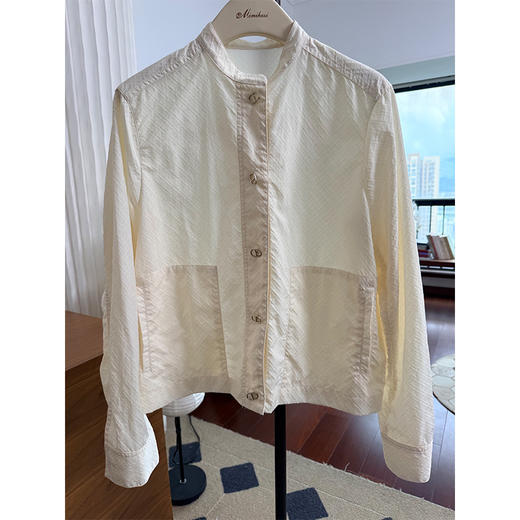 不露声色 大牌感轻薄提花小外套 经典“猪鼻扣”对标专柜四位数以上的质感 春夏抗皱防风防晒小外套 商品图5