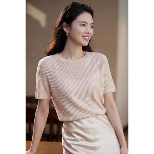 天丝+桑蚕丝混纺 多巴胺穿搭肌理针织衫 米思阳2026夏季新款立体粉色针织短袖基础圆领上衣女 商品图4