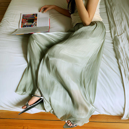 流光溢彩 步步轻盈【梦惠妮 杨柳褶流光裙裤】百搭修身 怎么穿都好看 修饰腿型 柔纱面料 轻盈透气 裙裤设计防走光 裙子的优雅 裤子的舒适 #M663 商品图2