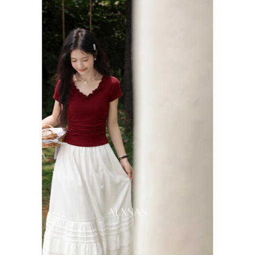 鹿向南「朗姆红茶」复古红色V领显瘦上衣女士夏季修身气质短袖T恤 商品图1