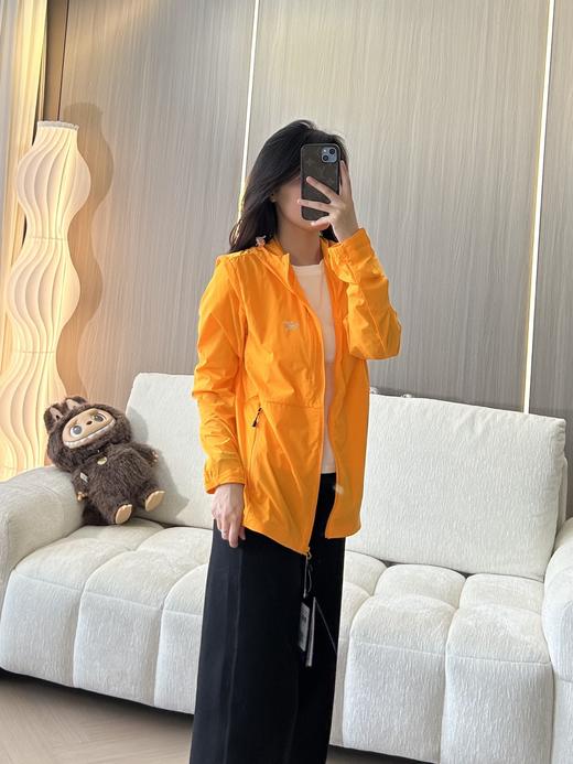 始祖鸟 户外男子连帽皮肤衣夹克 商品图2