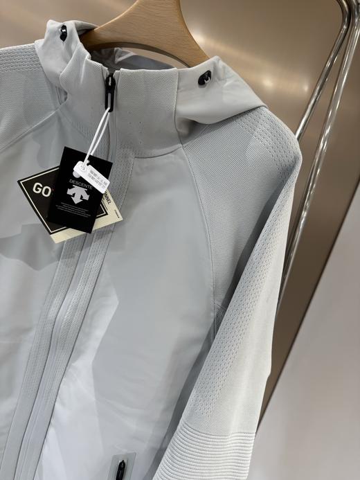 经典的全能型技术软壳，主打耐磨 + 高弹 + 透气，轻量防泼溅，是户外与城市机能风兼顾的一件万能外套 商品图5