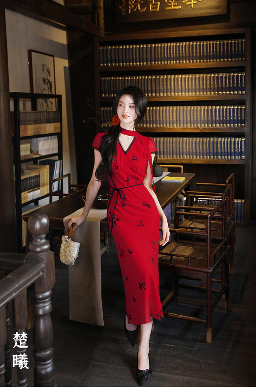 【多件多折】逸红颜明月优选「楚曦」🌹【Élan Rouge 红玫漫舞】钟楚曦同款 法式斜裁鱼尾v领度假连衣裙 商品图0