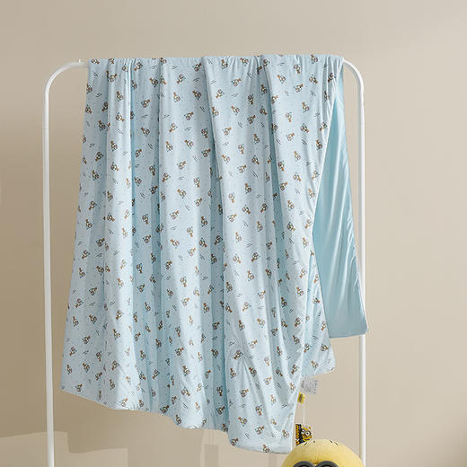 小黄人可水洗双面凉感夏被，凉感面料舒适透气凉爽 ，德国进口高蓬松超细旦纤维，轻盈无压，工学曲线设计，贴合头颈，舒适放松，慢回弹舒压，贴合颈部曲线 商品图4