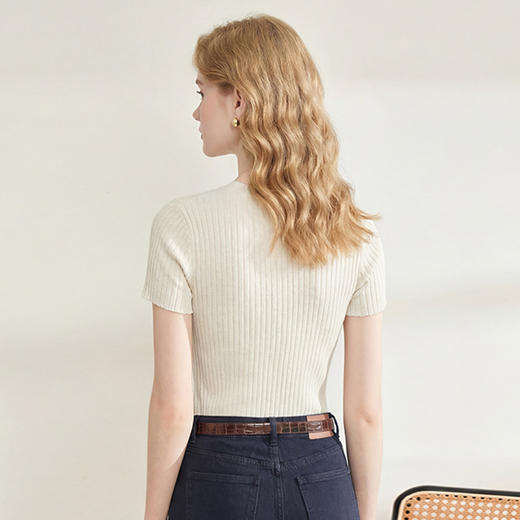 西遇简约气质v领2026夏新款系扣针织衫减龄内搭洋气v领上衣女T恤H0060247 商品图4