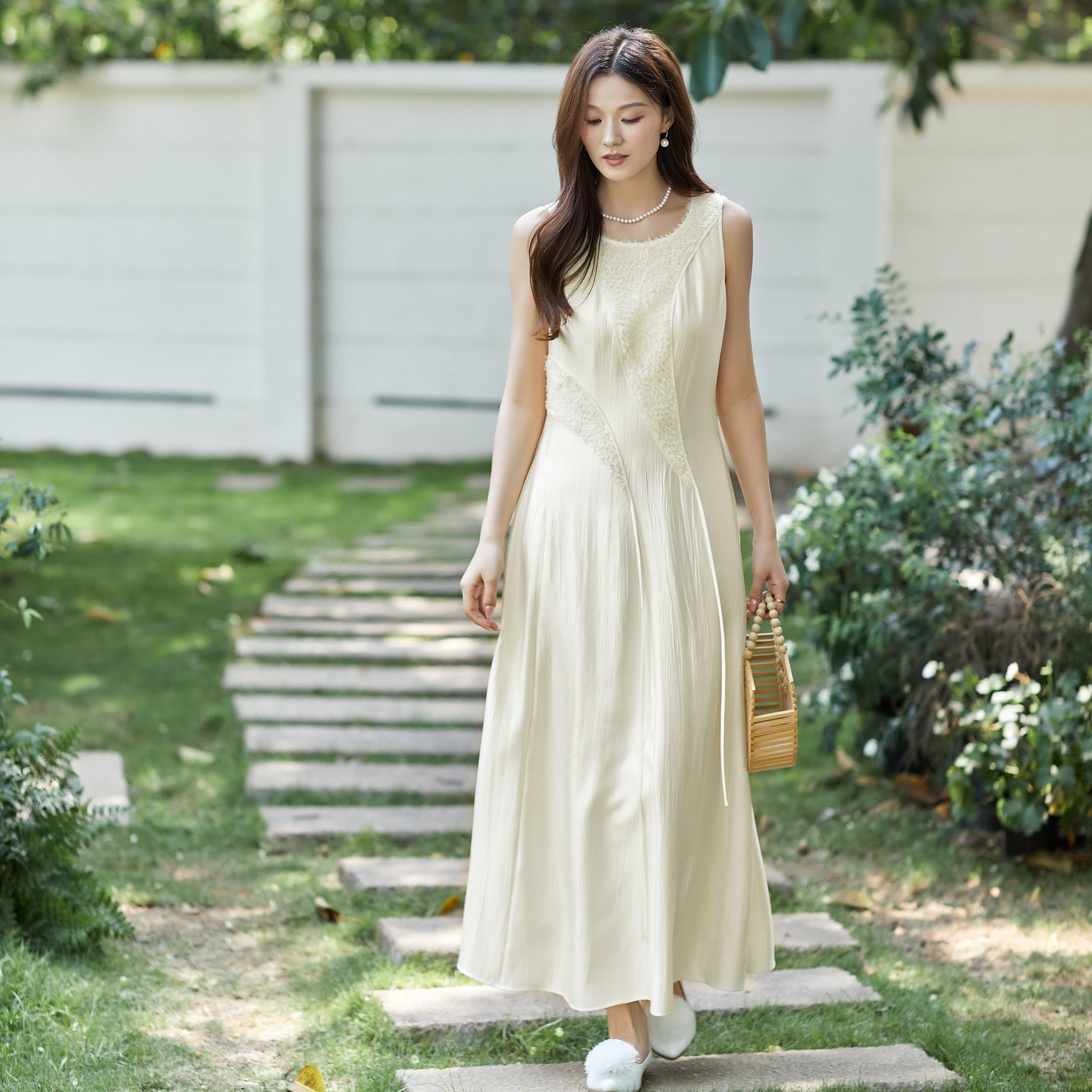 【林栖设计小店】【林栖推荐】新品夏法式复古蕾丝拼接缎面无袖连衣裙N1962236