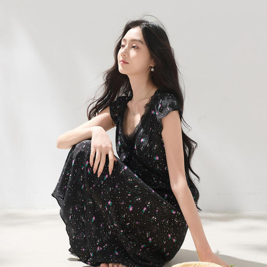 三彩2026夏季新款碎花连衣裙法式V领收腰A字裙长裙M 商品图3