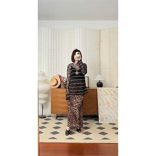 上行之美 90年代经典时髦豹纹 桑蚕丝混纺豹纹半裙 隐形橡筋腰头斜裁微A版型长半裙 梨形福音半裙 商品图3