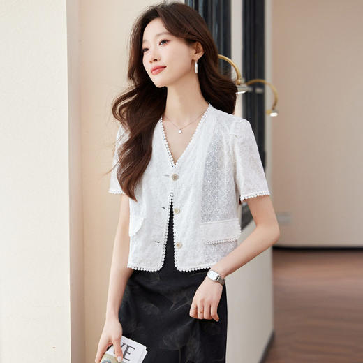 「自」全新升级【铂金会员257/天猫339/差价82】(99344)洛诗琳2026夏季新款镂空花边小西装+优雅印花吊带裙两件套 商品图3