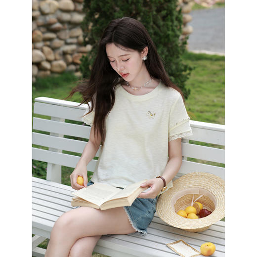 鹿向南「铃兰夏序」法式小资米白色T恤女夏新款气质好看短袖上衣 商品图4