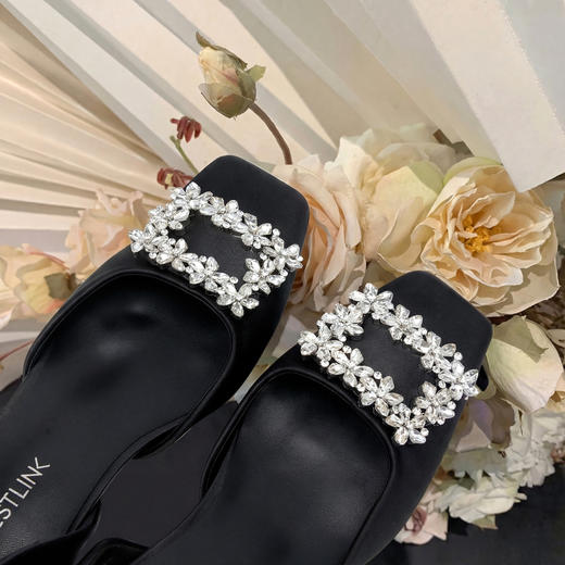 西遇水钻浅口单鞋女2026夏季新款方形扣粗跟百搭通勤方头中空凉鞋V0666395 商品图5