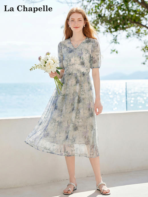 天猫同步【花屿晴风】拉夏贝尔/La Chapelle复古V领收腰印花连衣裙温柔风夏季新款海边度假a字裙 商品图2