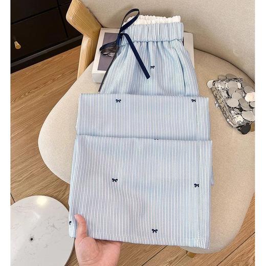 【百搭休闲！舒适亲肤】浅蓝色条纹蝴蝶结印花新上款早春季休闲百搭阔腿裤女高腰长裤。xb 商品图2