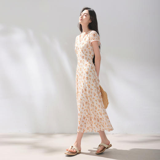 三彩2026夏季新款碎花连衣裙肌理感法式V领A字裙长裙M 商品图3