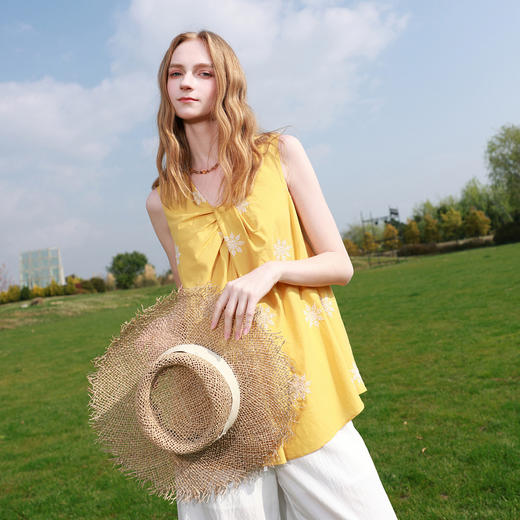 三彩2026夏季新款绣花小衫无袖V领扭结上衣套头M 商品图3