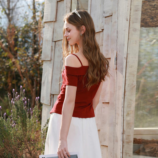 三彩2026夏季新款设计感不对称露肩上衣T恤短袖修身套头衫M 商品图3