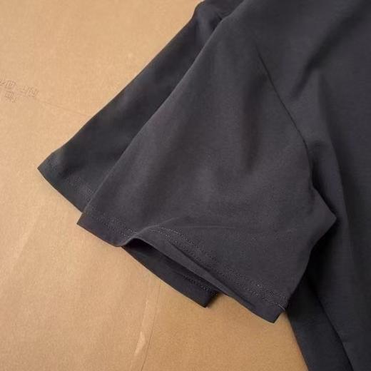 YSL圣罗兰限定款情侣短袖T恤 高定莫兰迪灰色！ 日本进口的客供面料，客供200g高支数细针织法纯棉材质。整件触感细腻，亲肤吸湿。 商品图5