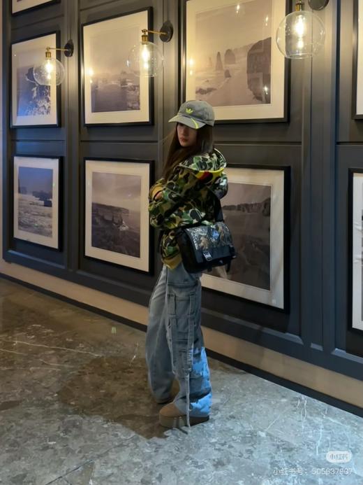 一店d 𝐀𝐝𝐢𝐝𝐚𝐬独原版棒球帽‼️‼️
独家代工 目前很🔥的一款ad
很有巴黎某世家的味道 和以往所有的棒球帽都不一样 戴上头的那一刻真的很让人上头 感觉瞬间掌控了时尚界的命脉 商品图10