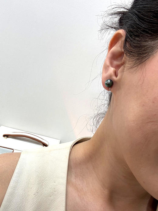 【日本溯源之旅】classic18k金近正圆孔雀绿珍珠耳夹（展会产品拍下后不支持7天无理由退换货） 商品图1