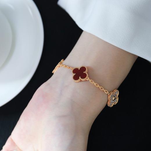 V金版【Z品定制级 1:1钢印 】VCA 梵克雅宝五花手链 漏手腕的季节到啦！ 日常通勤或者约会叠戴都超有格调 带五花有钱花 hahahha~ 商品图3