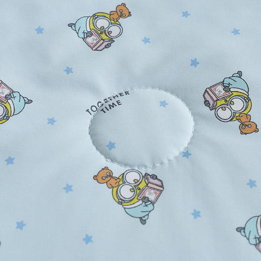 小黄人可水洗双面凉感夏被，凉感面料舒适透气凉爽 ，德国进口高蓬松超细旦纤维，轻盈无压，工学曲线设计，贴合头颈，舒适放松，慢回弹舒压，贴合颈部曲线 商品图3