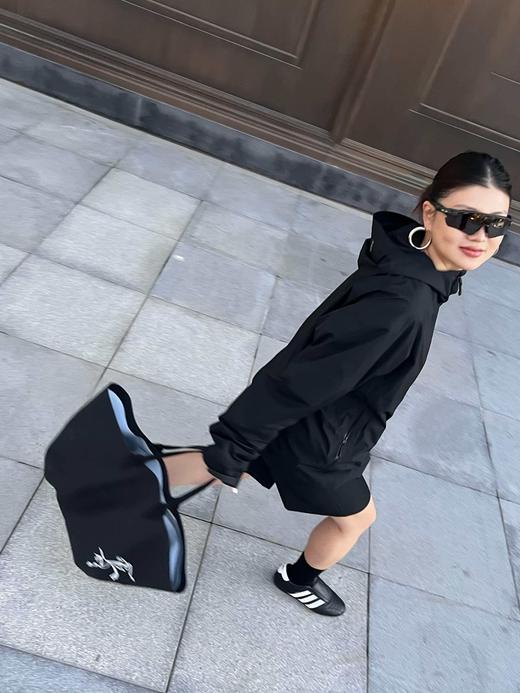 始祖鸟 女款冰丝超轻超薄防紫外线便携收纳皮肤风衣 商品图5