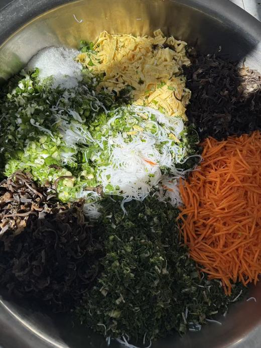 小胖子春卷丨手工包制，满满的馅料，整只虾仁在里面，合菜，荠菜，三鲜。可炸、可煎、可烤。6个/盒⭐️顺丰空运 商品图3