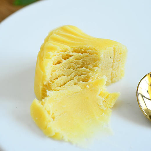 【绿豆冰糕】 黄油绿豆糕 余味悠长每一口都非常松软、粉糯、细腻， 入口轻抿即化，奶香浓郁带着绿豆本香  200g/盒 （25g*8只 ） 商品图4