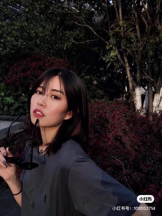 YSL圣罗兰限定款情侣短袖T恤 高定莫兰迪灰色！ 日本进口的客供面料，客供200g高支数细针织法纯棉材质。整件触感细腻，亲肤吸湿。 商品图6