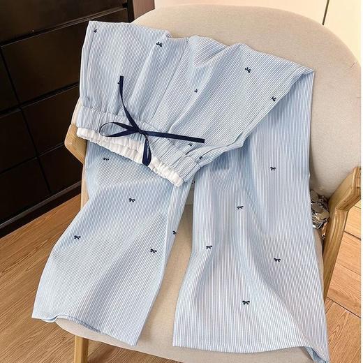 【百搭休闲！舒适亲肤】浅蓝色条纹蝴蝶结印花新上款早春季休闲百搭阔腿裤女高腰长裤。xb 商品图1