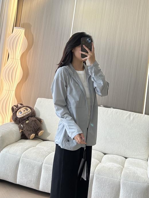 始祖鸟 户外男子连帽皮肤衣夹克 商品图4