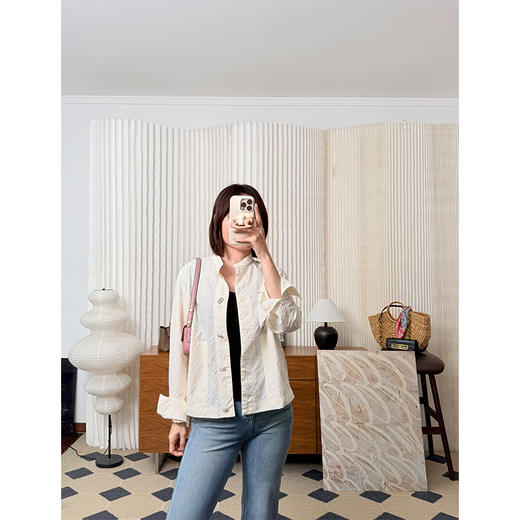 不露声色 大牌感轻薄提花小外套 经典“猪鼻扣”对标专柜四位数以上的质感 春夏抗皱防风防晒小外套 商品图4