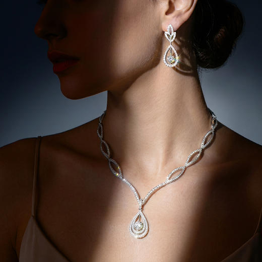 幻美佳人系列[天然] 钻石世家 18k金钻石项链 18K金钻石耳饰 天然真钻K金项链K金耳饰婚嫁结婚订婚耀目群镶18K金天然真钻钻石项链钻石耳饰（预计3天发货） 商品图3