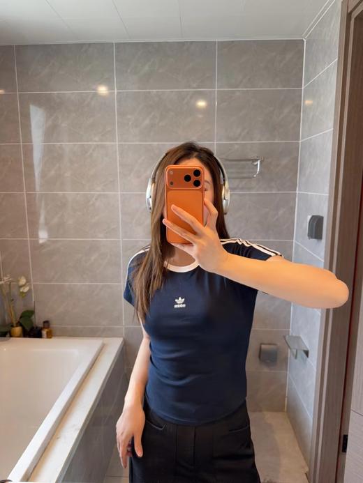 F040906夏季新款复古修身三道杠设计采用了撞色包边的圆领短款T恤 商品图10