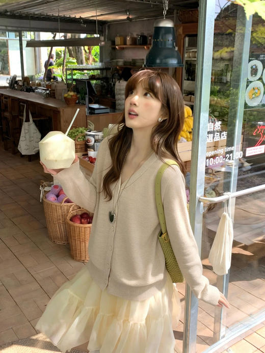 专柜实拍【绵羊毛~舒适柔软】拉夏贝尔/La Chapelle温柔松弛感！气质V领单排扣极简开衫百搭针织上衣 商品图8